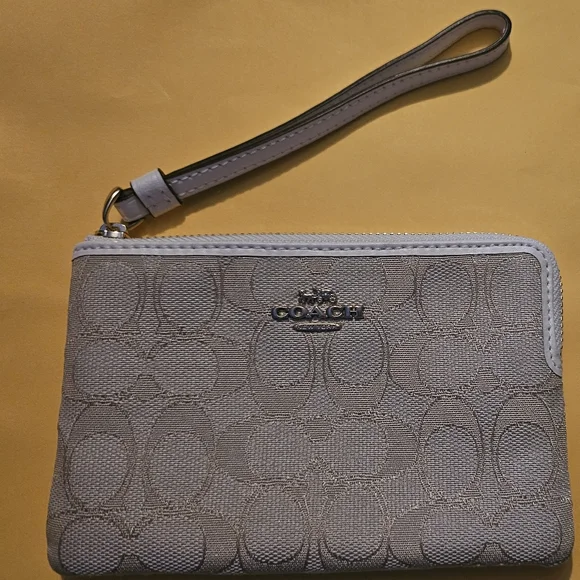 Coach - Brand New with tags wallet with strap - Picture 2 of 7